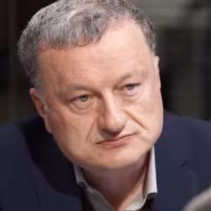 Tato vlna je asi poslední, lidi si uvědomí, že je nutné se očkovat. Teď jsme ve tmě, nová opatření nás rozdělí, říká Konvalinka