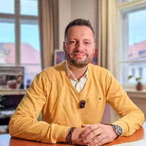 Dožijeme se vůbec důchodu? Ožebračí lidi, ale první dámě dají 100 tisíc měsíčně. | Čau Praho #104