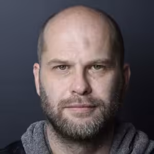 Jak se dělá divadlo v New Yorku–povídání s Danielem Hrbkem