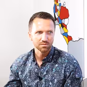 Ital půjde v obleku i s košem, tohle v nátuře nemáme, říká módní expert