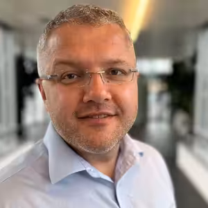 Jiří Tyleček (XTB): Volatilita na akciovém trhu je až podezřele nízká, další korekci může spustit pár největších titulů. Očekávané nižší sazby mohou podpořit trh s akciemi, dluhopisy, zlatem i bitcoinem