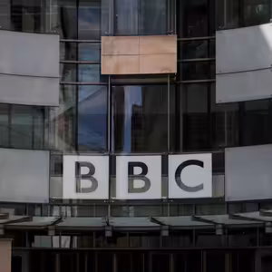 BBC selhala hlavně tím, že o chybě mlčela. Jak to může ovlivnit debatu o veřejnoprávních médiích v Česku?