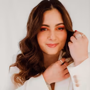 HOSŤ SPEVÁČKA RONIE