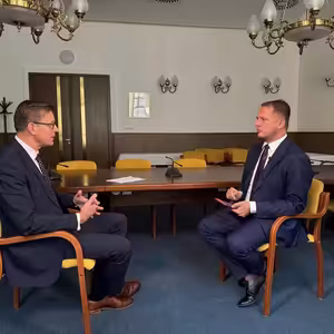 Platy ústavních činitelů po rozhodnutí Senátu, výpověď bez udání důvodu, dopravní infrastruktura kvůli dostavbě Dukovan (1. 2. 2025) HOST: Martin Kupka /ODS/