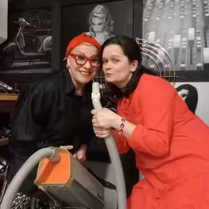 VYSAVAČ 082 - Dagmar Pecková a Lenka Novotná