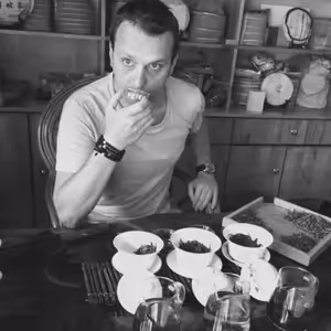 #04 Exkluzivně: Alex Zeryk z Yunnancraftu. O kvalitě čaje a zkušenostech z trhu v Číně.