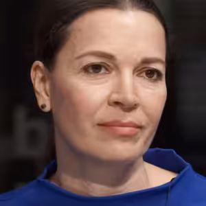 Srbové berou Djokovičovo vyhoštění osobně, jako útok na národ. Vrací se jako hrdina, říká Komatović