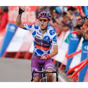 #191 VUELTA ŠPECIÁL: Favoriti sa držia pri sebe, etapy kradnú úniky