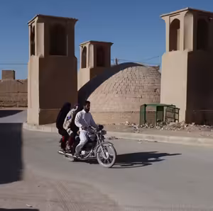 S1E7: IRÁN – Imám hotline