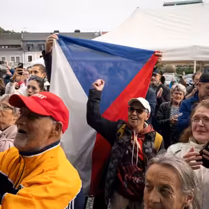 Polarizace v Česku dosáhla vrcholu, žádná z možných vládních koalic nemá podporu většiny Čechů