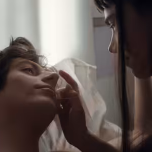 Nedávno bojoval na ľade, teraz bojuje o lásku. Adam Kubala vo filme Milovník, nie bojovník
