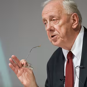 329. Alasdair MacIntyre: Neochotný krstný otec postliberalizmu