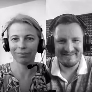 Podcast hmmm...: O návrate do škôl - prečo chlapci na hodinách plačú a ako dôvera lieči rodičovskú úzkosť?