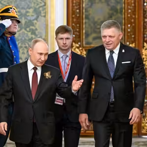 Slováci ohrožují bezpečnost Česka: Obnovili vydávání turistických víz Rusům