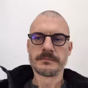 Na koronavíruse sa snažia viacerí Slováci zbohatnúť. My to robíme presne naopak