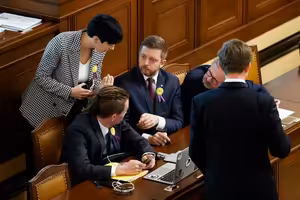 Chybí pokora, vděk i pochopení pro veřejnost. Politolog ostře zkritizoval vládu