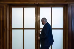 Životní pád Romana Prymuly. Kdo povede boj s koronavirem?