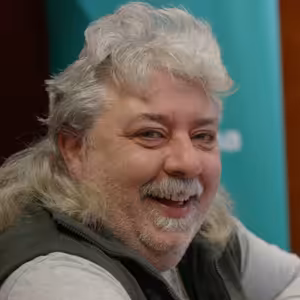 VYSAVAČ 001 - Tonda Axman