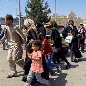 Dostat Afghánce z Kábulu je hra o čas. Musí rychle zmizet, uděláme vše, lidé budou vězněni a zabíjeni, říká Šifra