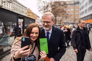 AntiBabiš vs. AntiFiala. Kdo bude těžit z negativní kampaně?