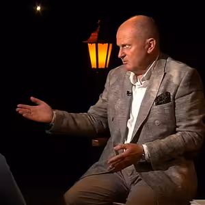 .pod lampou s Romanom Kvasnicom: Je nová vláda pripravená poraziť štátnu mafiu?