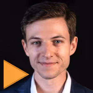 Libor Neuwirth: Češi jsou schopni přijít na svatbu v džínách. Ani kuře se v restauraci nejí rukama