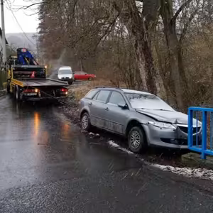 Muž měl za volantem vážné zdravotní potíže. Přes veškerou pomoc zemřel