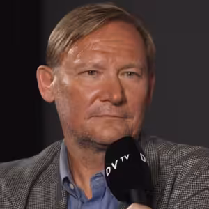 Postarejte se o sebe sami, stát to neudělá. Češi jsou finanční nevzdělanci, je nám dobře i pod rozbitým okapem, říká Vávra