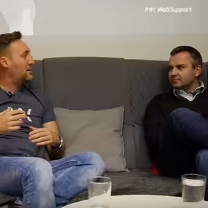 Čo sa môžu navzájom od seba naučiť korporácie a startupy? (Peter Gažík - 02 Slovakia)