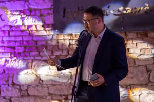 Podcast je něco, co lehce dráždí vaše smysly a nevyžaduje vždycky vaši plnou koncentraci, říká Jiří Hošek, autor podcastu Angličan a vítěz kategorie Sport v anketě Podcast roku