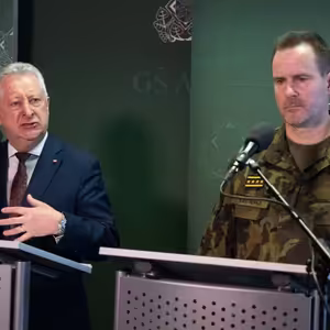 Řehka není zcela bez viny, ale ministr obrany se mu zjevně mstí