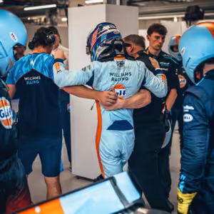 Odpadávajúci piloti a pneumatikové fiasko | EisKing DEBRIEFING 18/23