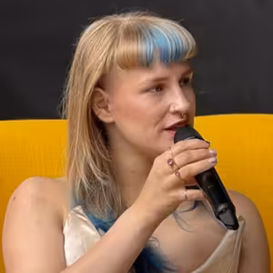 #120 Aiko - Pod kapotou auta jsem našla bochník chleba a kosti