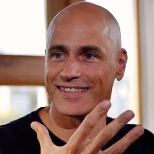 JURAJ KARPIŠ: "Ekonomická krize neskončila, jen ji odkládáme."