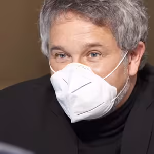 Zdraví je víc než svoboda, utahujeme šrouby, máme málo vakcín a mutace jsou nakažlivější, říká epidemiolog Petr Smejkal