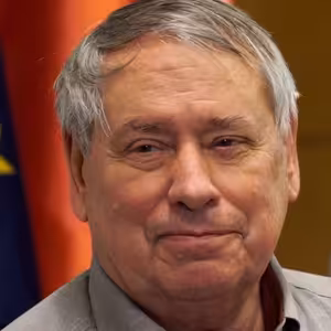 Okraj sluneční soustavy je jen začátek. Ještě v tomto století se vydáme ke hvězdám, věří Worden