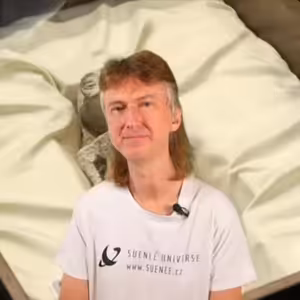 Sueneé, Mimozemšťané mezi námi