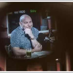 Vztahy na pracovišti - podcast Jiřího Deváta 1.díl - Kdy si řadový manažer začne připadat jako stylizovaný bůh?