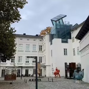 Audio komentovaná prohlídka po uměleckých dílech v okolí Musea Kampa