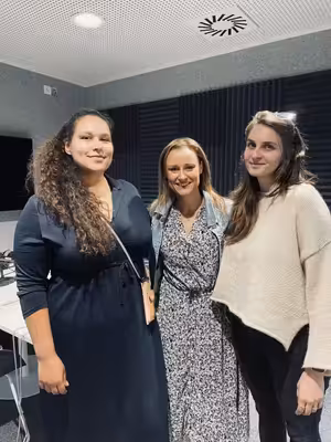 V Česku chybí 6000 pedagogů. S organizací Začni učit! o tom, jak se daří propojovat odborníky a odbornice se školami a že učit můžeme začít v jakémkoliv věku i profesi.