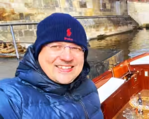 Čeští turisté chtějí v Praze vidět neobvyklé věci, popisuje průvodce David Chlum