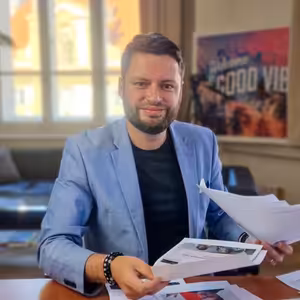 Čau Praho! #32: Obří inflace. Nedostatek míst na středních školách. Zeštíhlení státu se nekoná.