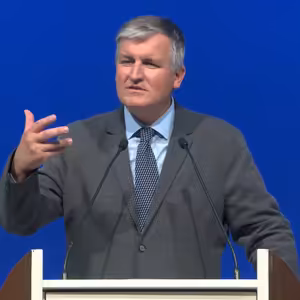 Václav Vondrášek • Odpadky jako stavební kameny katedrály