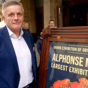 Mucha je skutečná SuperStar! A proto jsme koupili jeho díla