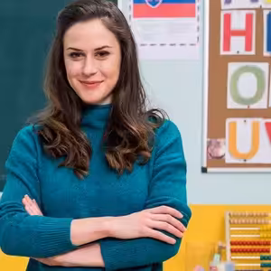 Učiteľku Alicu hrá v Oteckoch Anička Jakab-Rakovská