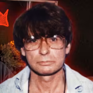 Muž, Který Roky Schovával Pod Parketami Něco Nepředstavitelného! #NocniMury