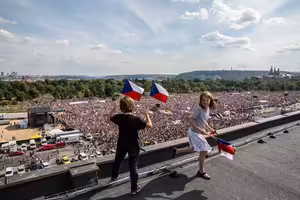 O Letné, o nedůvěře vládě a proměně politiky