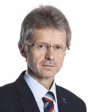 Předseda Senátu Miloš Vystrčil /ODS/ pro Rádio Z: Rád bych se s prezidentem pobavil o výhružných pasážích čínského dokumentu, protože je to vměšování do vnitřních záležitostí České republiky