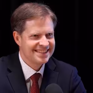 Místo benzinek má stát stavět továrny na penicilin, nesmíme spoléhat jen na trh. Konečná nekrade a pracuje, říká nový europoslanec Dostál