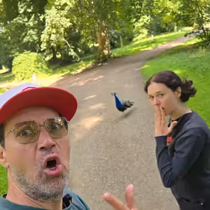 #17 Češi, netlačte se, je vás asi 600 a dejte si páva!